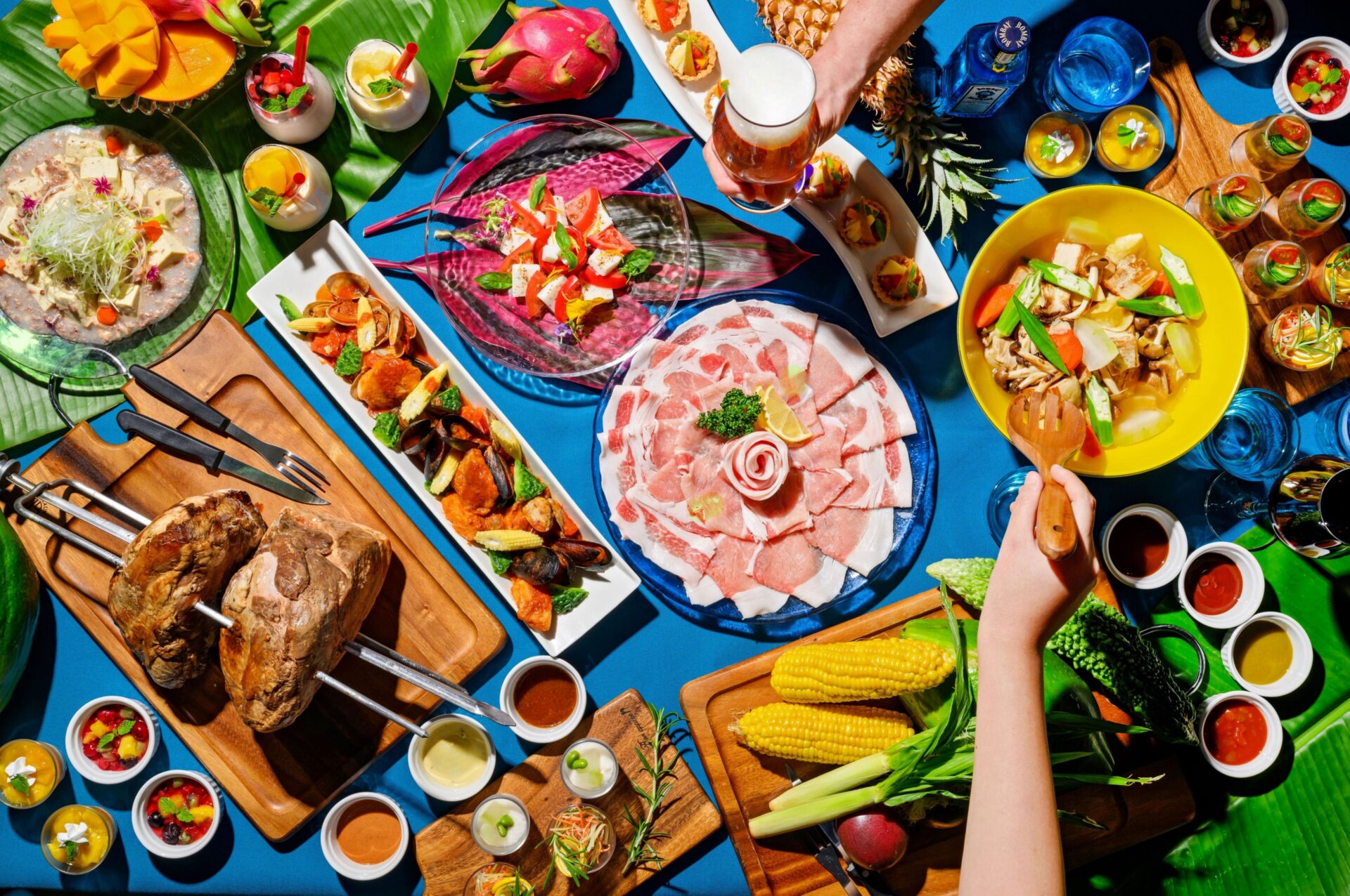 南国の太陽と自然が育んだ色彩のDINNER BUFFET