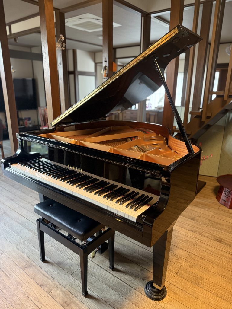 住宅街にあるカフェです。楽器の演奏をしたり聴いたりして楽しめることが出来ます。